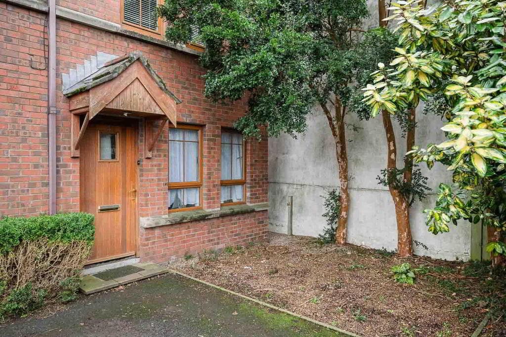 9 Rossmara Park, Warrenpoint, Newry, BT34 3NX photo 2