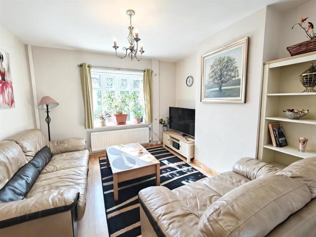 2-bed flat on 219 Saintfield Road, Belfast, BT8 7HQ, £995/mo